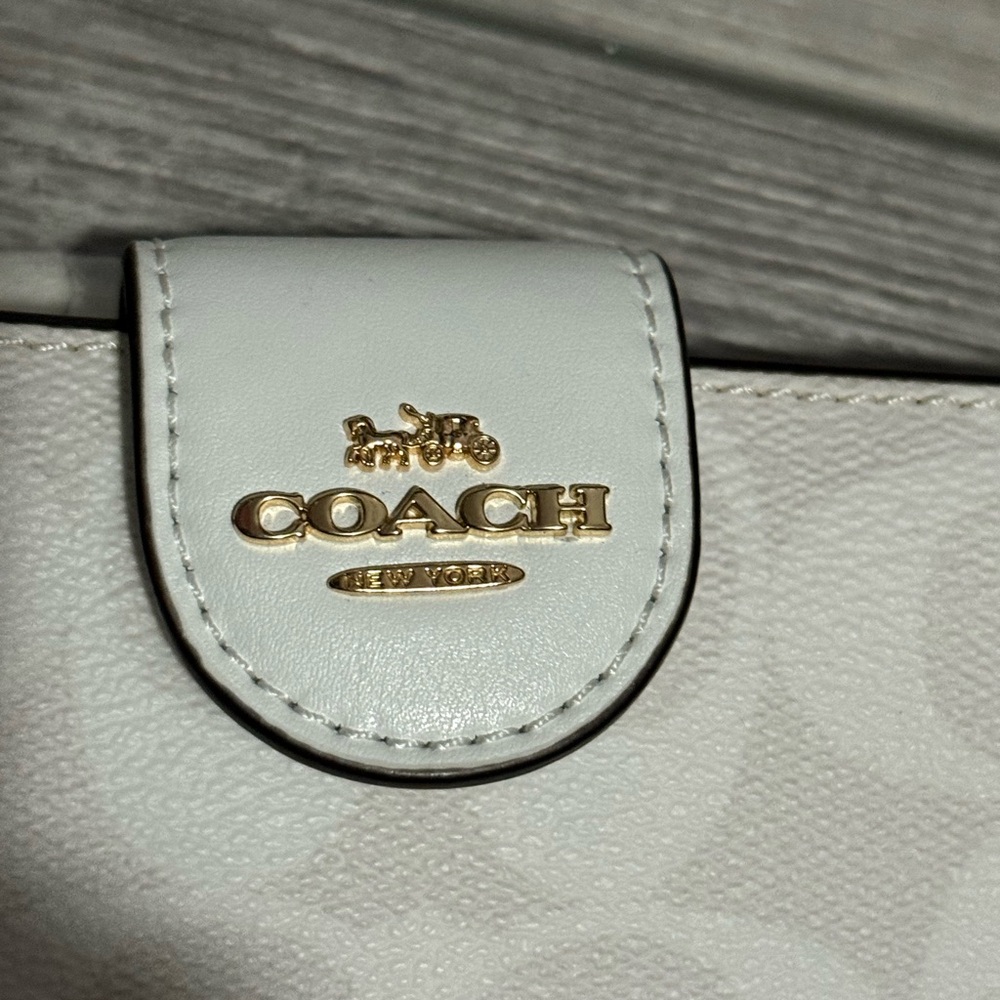 Coach Ivory Leather Wallet with Gold Accents NWOT - Picture 2 of 8